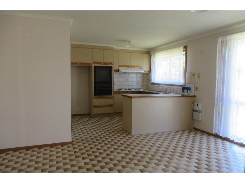 38 Prince Of Wales Avenue, Mill Park VIC 3082