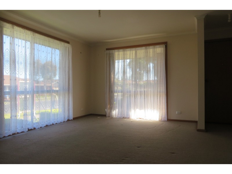 38 Prince Of Wales Avenue, Mill Park VIC 3082