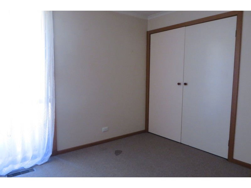 38 Prince Of Wales Avenue, Mill Park VIC 3082