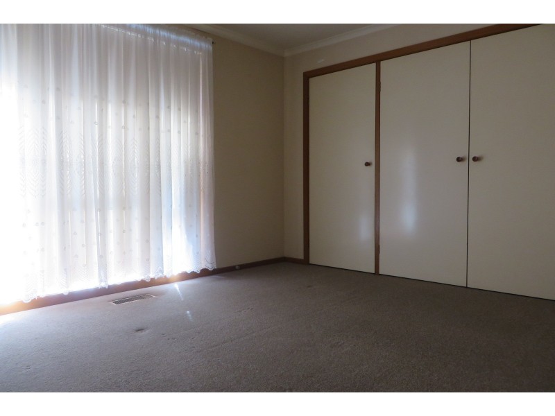 38 Prince Of Wales Avenue, Mill Park VIC 3082