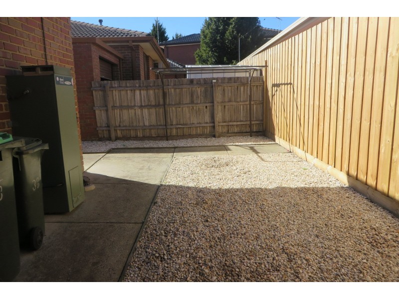 38 Prince Of Wales Avenue, Mill Park VIC 3082