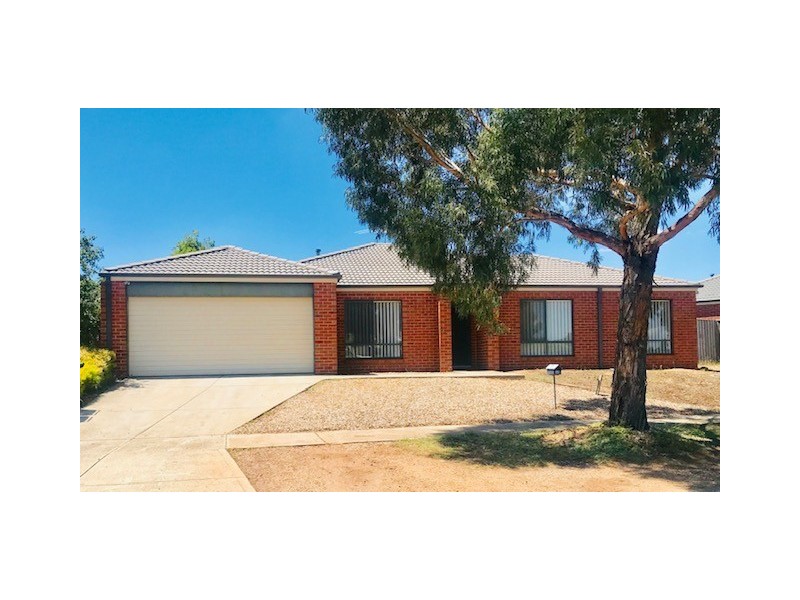 32 Cootamundra Circuit, Melton West VIC 3337