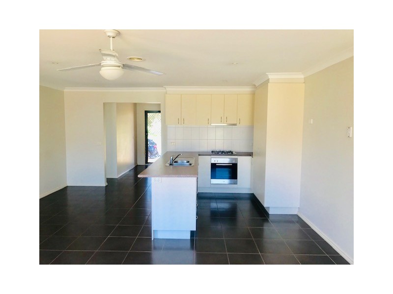 32 Cootamundra Circuit, Melton West VIC 3337