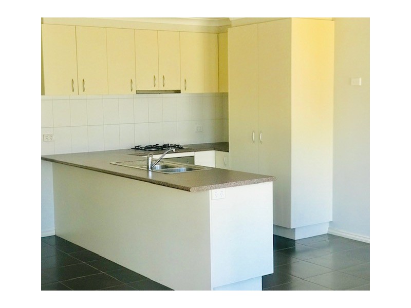 32 Cootamundra Circuit, Melton West VIC 3337