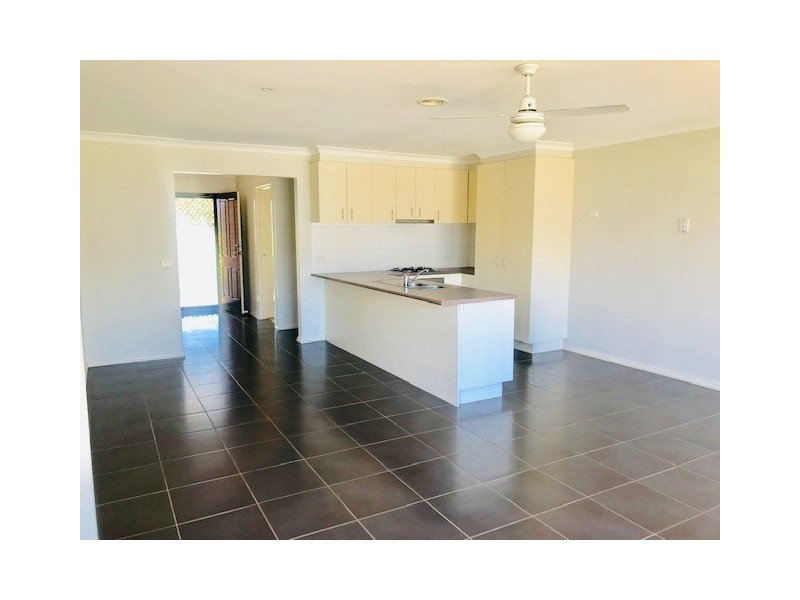 32 Cootamundra Circuit, Melton West VIC 3337