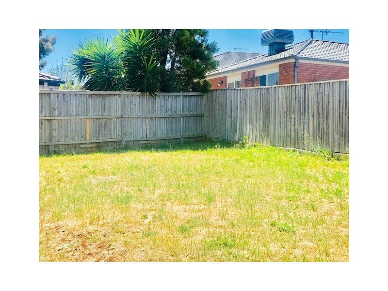 32 Cootamundra Circuit, Melton West VIC 3337