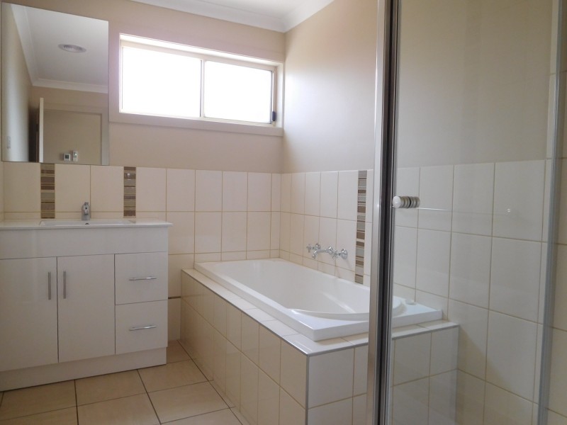 2/6 Uren Court, Thomastown VIC 3074