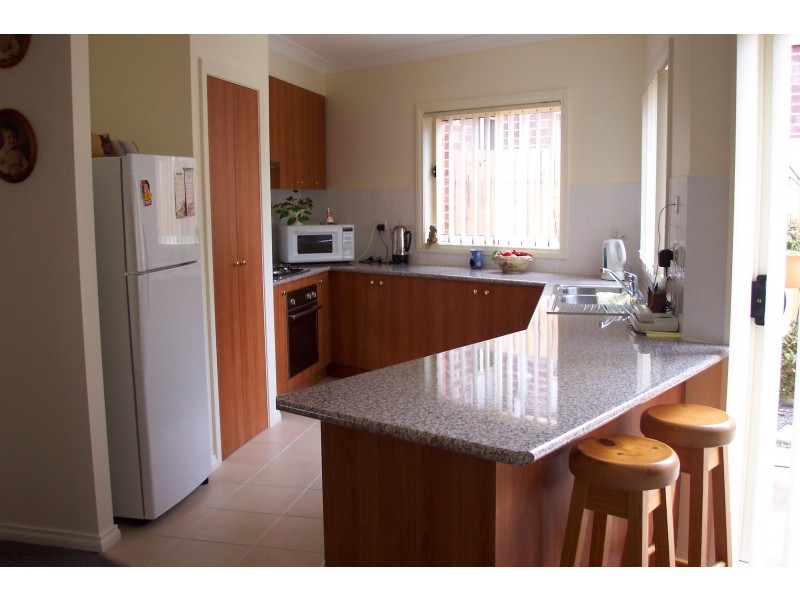 2/22 Hawkes Drive, Mill Park VIC 3082