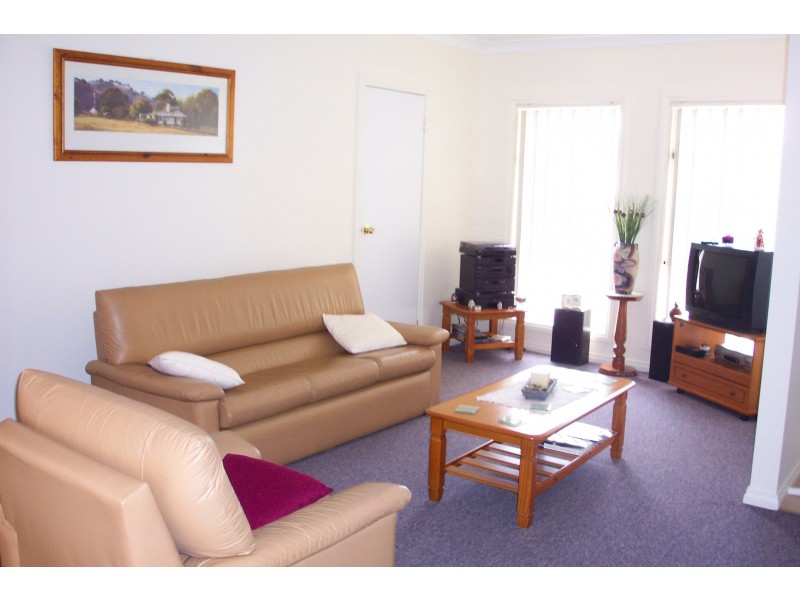 2/22 Hawkes Drive, Mill Park VIC 3082