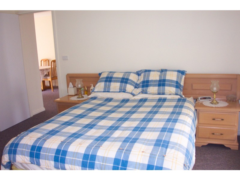 2/22 Hawkes Drive, Mill Park VIC 3082