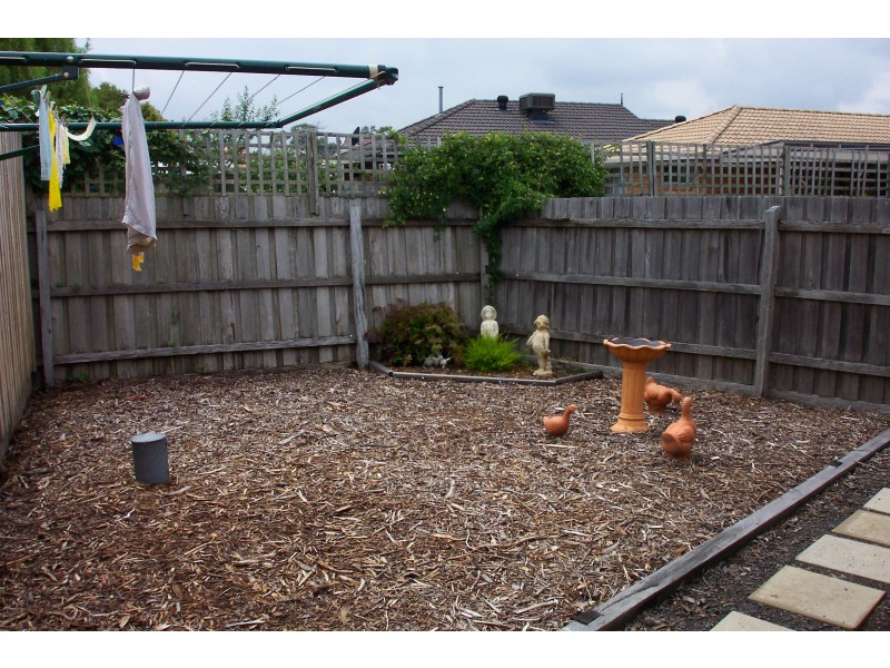 2/22 Hawkes Drive, Mill Park VIC 3082