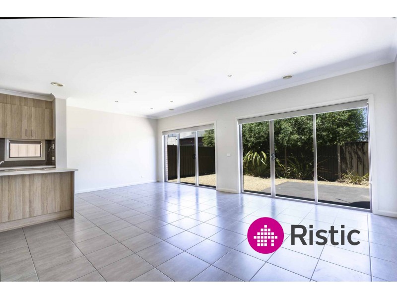 7 Cavell Drive, Craigieburn VIC 3064