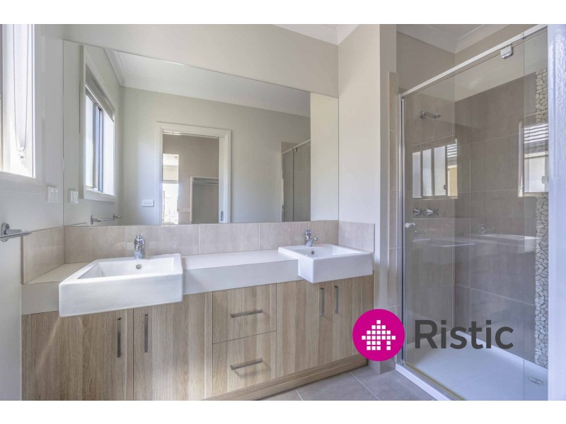7 Cavell Drive, Craigieburn VIC 3064