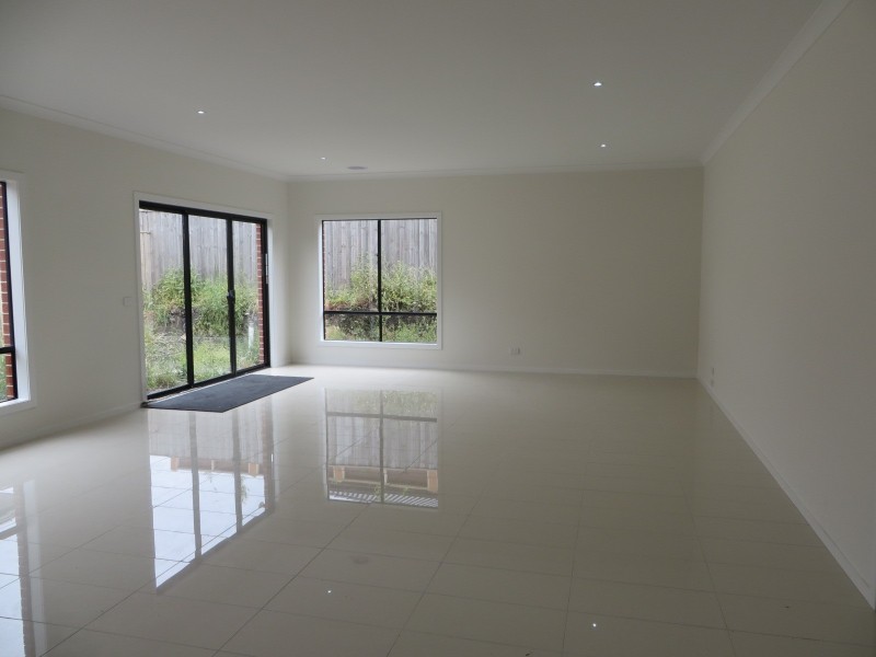 12 Pribislaw Crescent, Epping VIC 3076