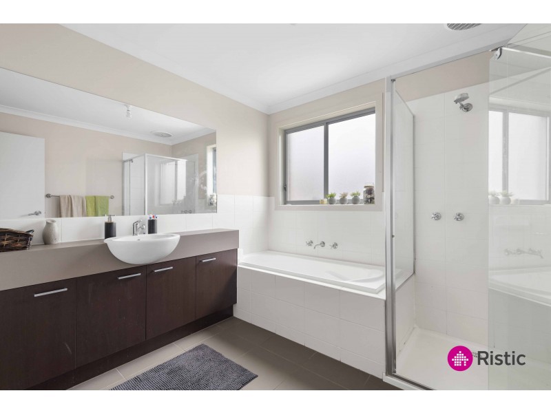 14 Fleetwood Drive, Doreen VIC 3754