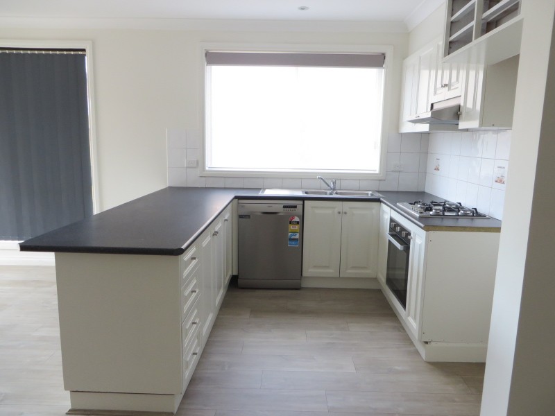 60 The Lakes Boulevard, South Morang VIC 3752