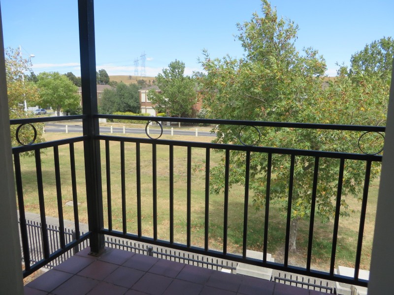 60 The Lakes Boulevard, South Morang VIC 3752