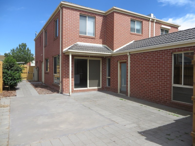 60 The Lakes Boulevard, South Morang VIC 3752