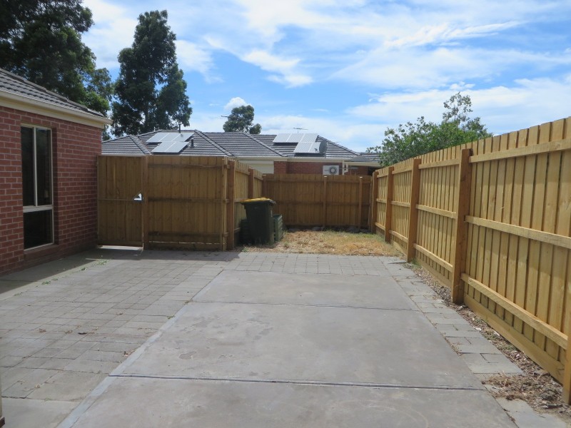 60 The Lakes Boulevard, South Morang VIC 3752