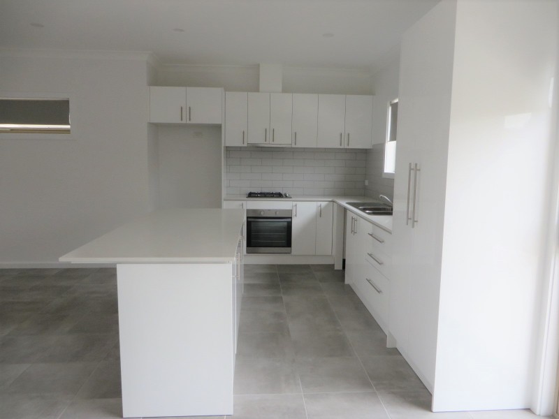 2/113 Centenary Drive, Mill Park VIC 3082