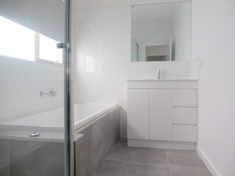 2/113 Centenary Drive, Mill Park VIC 3082