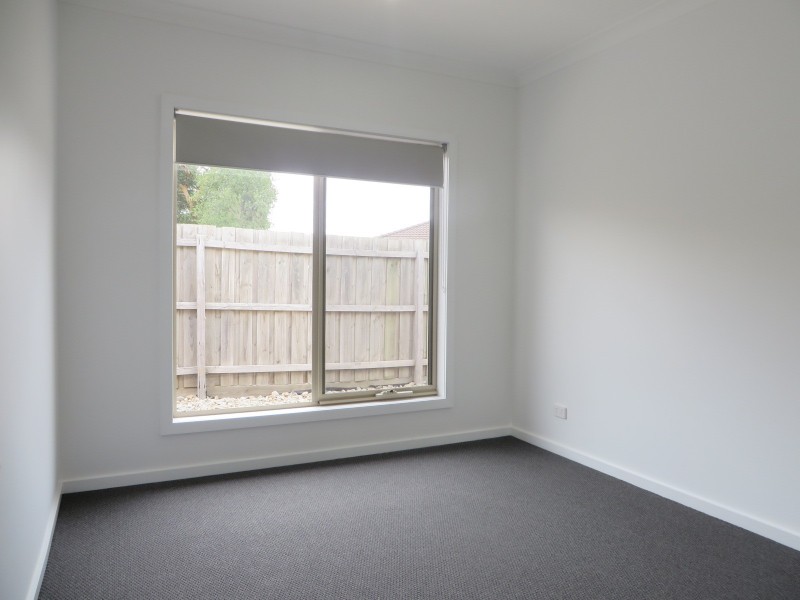 2/113 Centenary Drive, Mill Park VIC 3082