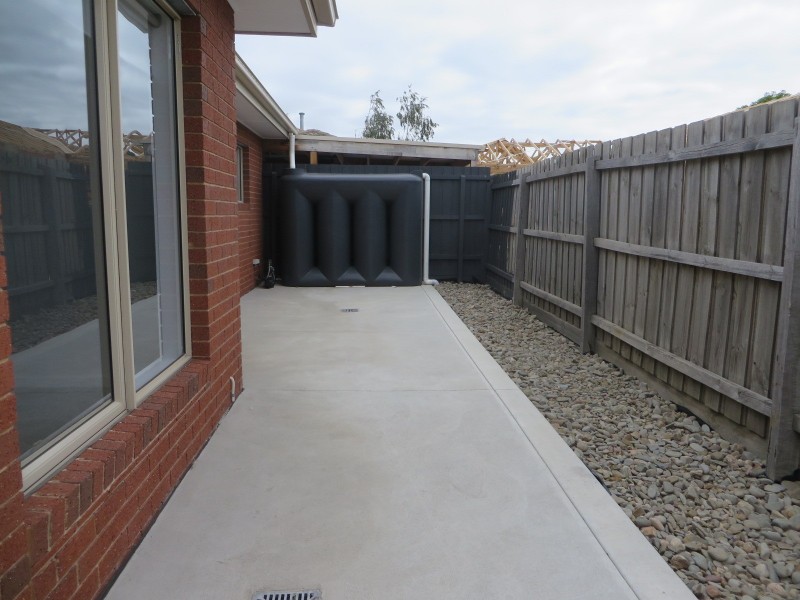 2/113 Centenary Drive, Mill Park VIC 3082