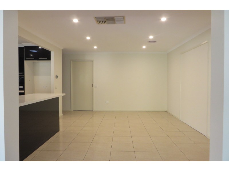 8 Acmena Court, Mill Park VIC 3082