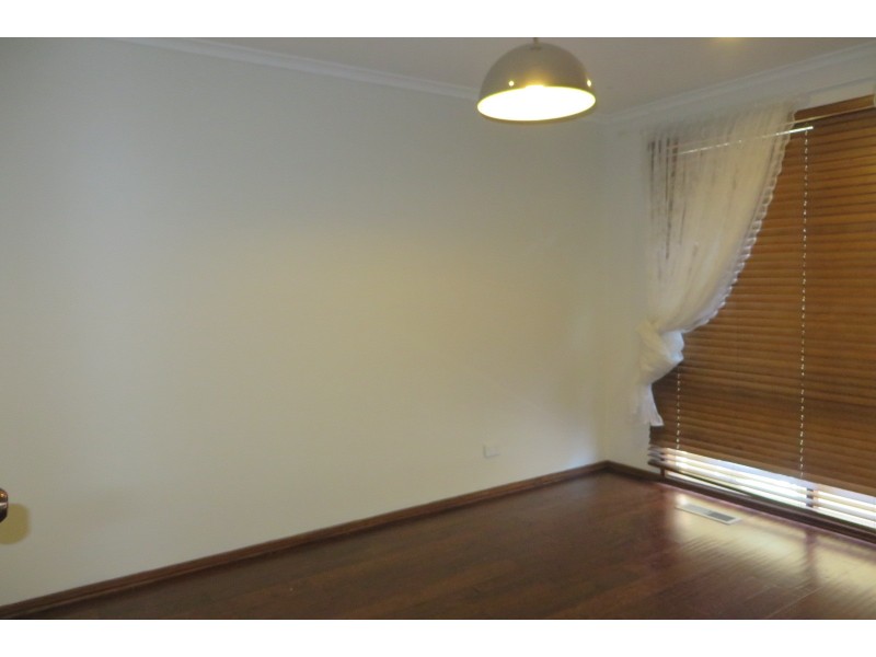 8 Acmena Court, Mill Park VIC 3082