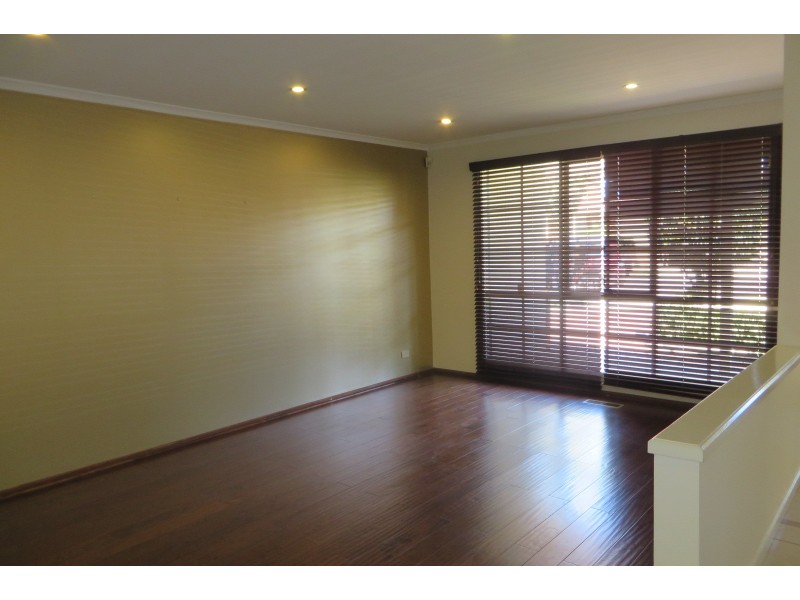 8 Acmena Court, Mill Park VIC 3082