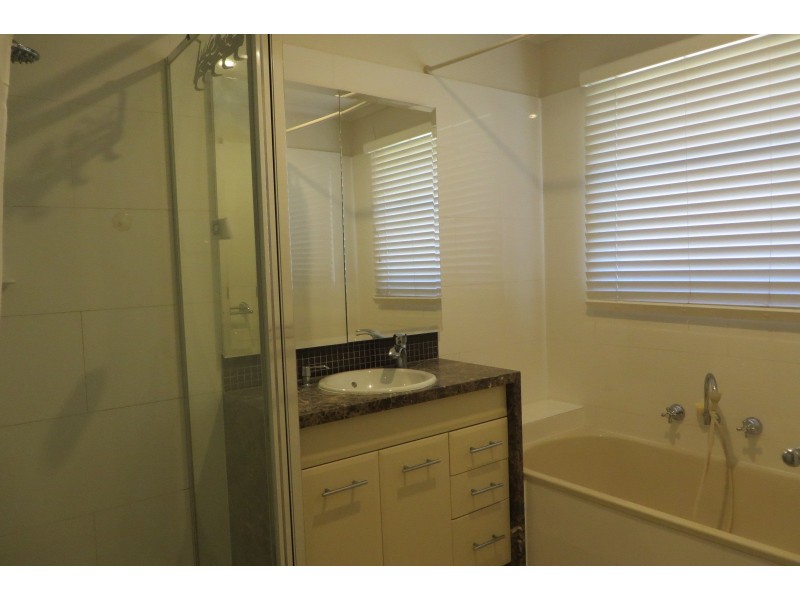 8 Acmena Court, Mill Park VIC 3082