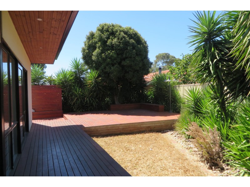 8 Acmena Court, Mill Park VIC 3082