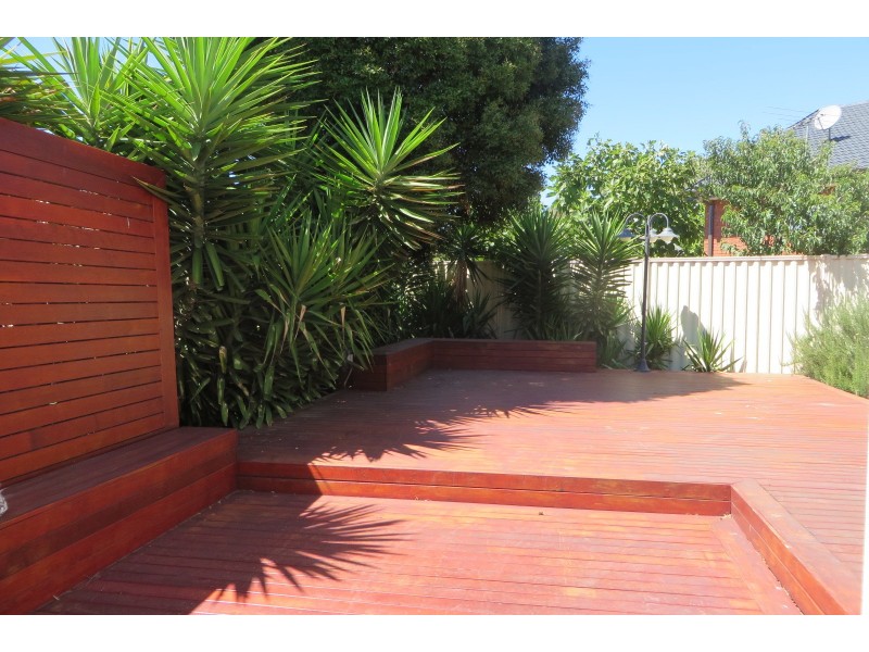 8 Acmena Court, Mill Park VIC 3082