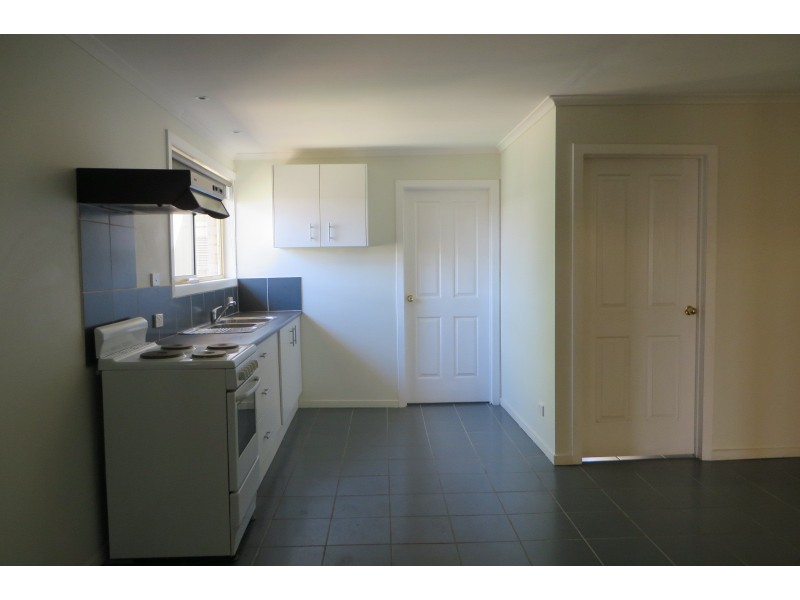 18 Darebin Drive, Thomastown VIC 3074