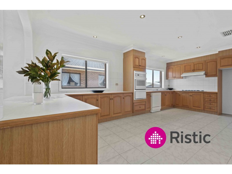 6 Benaroon Drive, Lalor VIC 3075