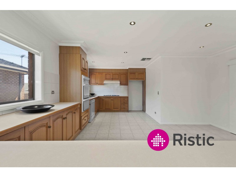 6 Benaroon Drive, Lalor VIC 3075