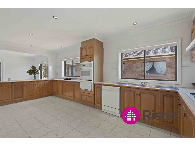 6 Benaroon Drive, Lalor VIC 3075