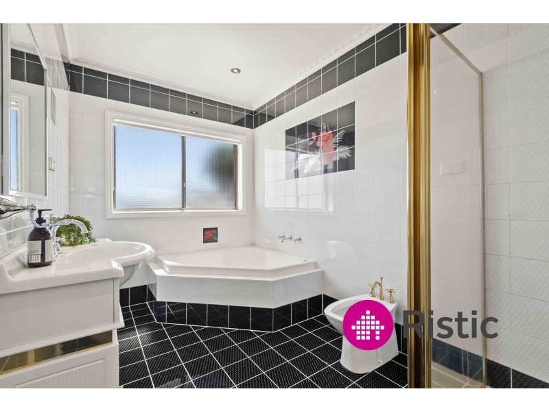 6 Benaroon Drive, Lalor VIC 3075