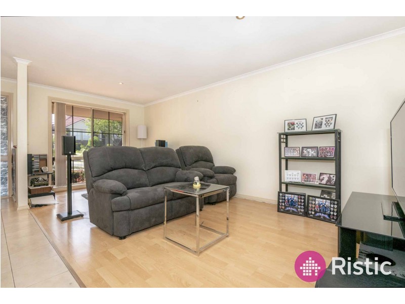 2/64 Longwood Drive, Epping VIC 3076