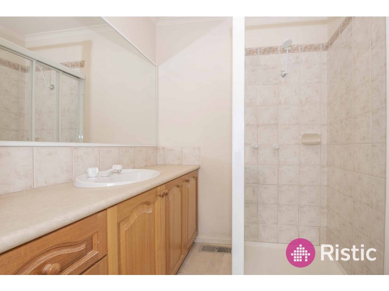 2/64 Longwood Drive, Epping VIC 3076