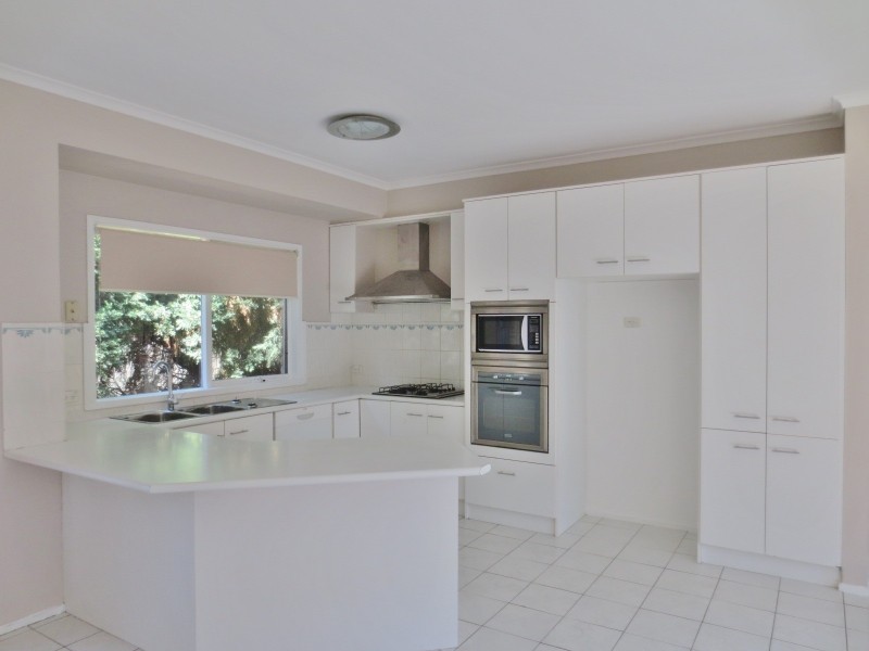 9 Hawkes Drive, Mill Park VIC 3082