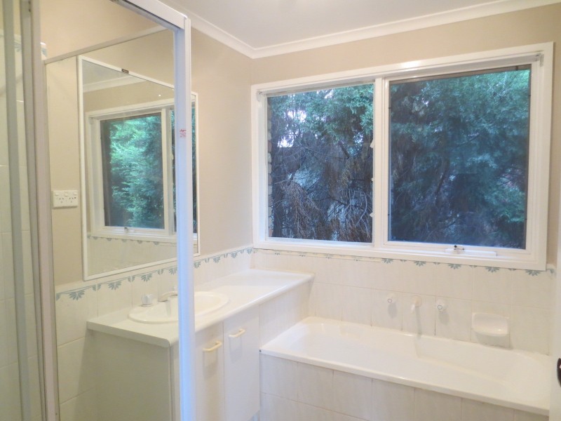 9 Hawkes Drive, Mill Park VIC 3082