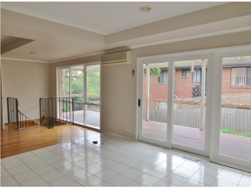 9 Hawkes Drive, Mill Park VIC 3082