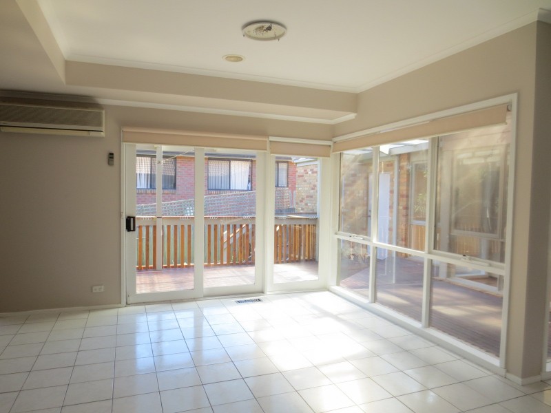 9 Hawkes Drive, Mill Park VIC 3082