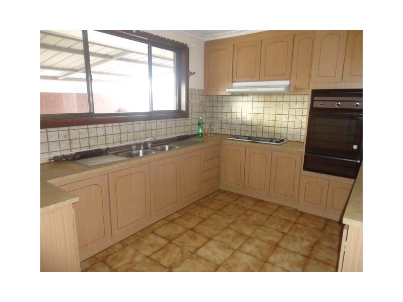 8 Fernshaw Street, Thomastown VIC 3074