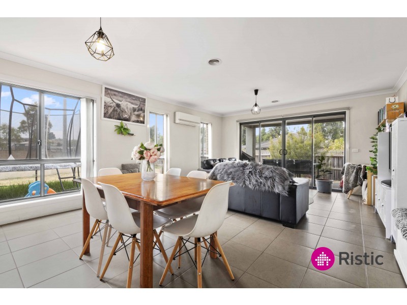 12 Woodridge Crescent, Doreen VIC 3754