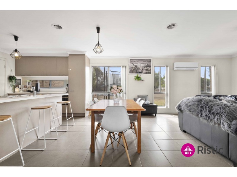 12 Woodridge Crescent, Doreen VIC 3754