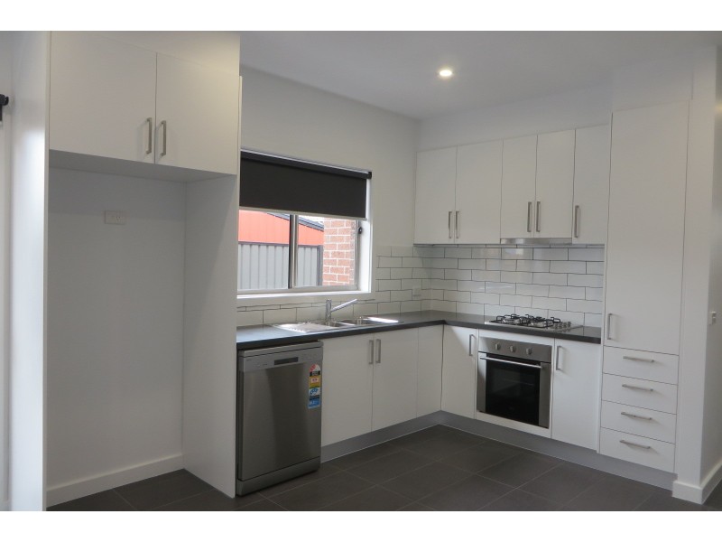 2/210 Darebin Drive, Lalor VIC 3075