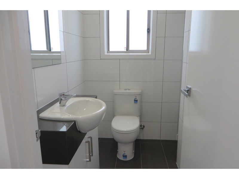 2/210 Darebin Drive, Lalor VIC 3075