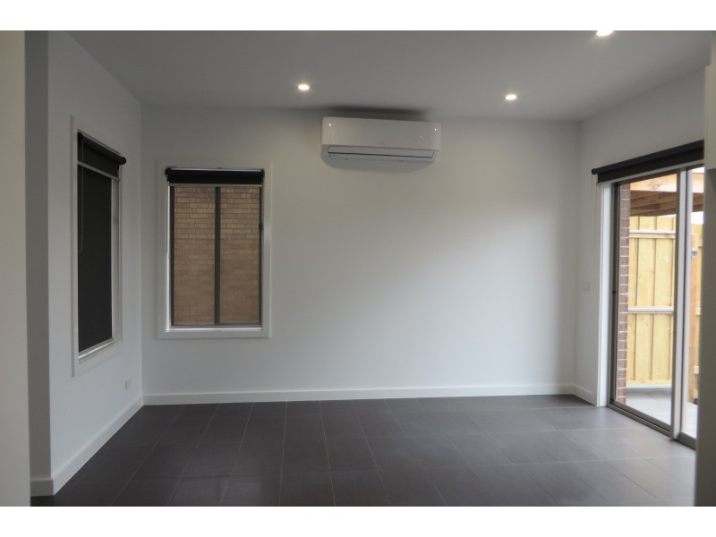 2/210 Darebin Drive, Lalor VIC 3075